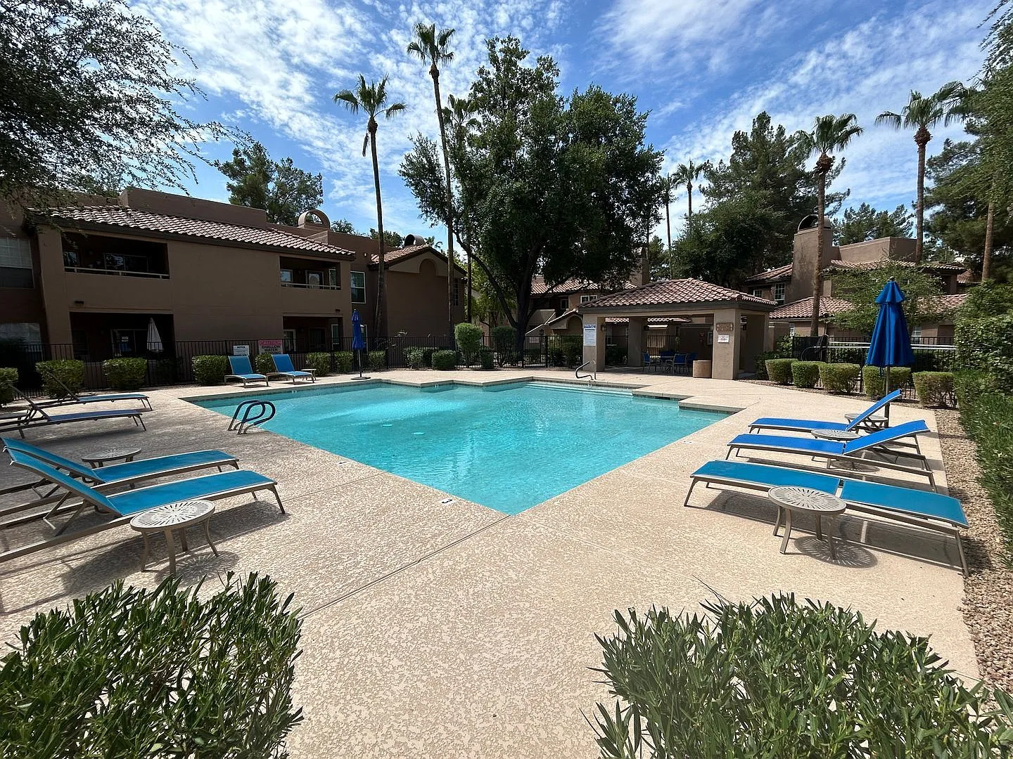 2 bed, 2.0 bath, 1055 sqft, $1,800 — Photo 1