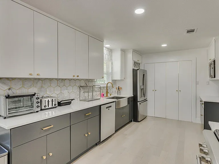 7414 Authon Dr — Photo 12