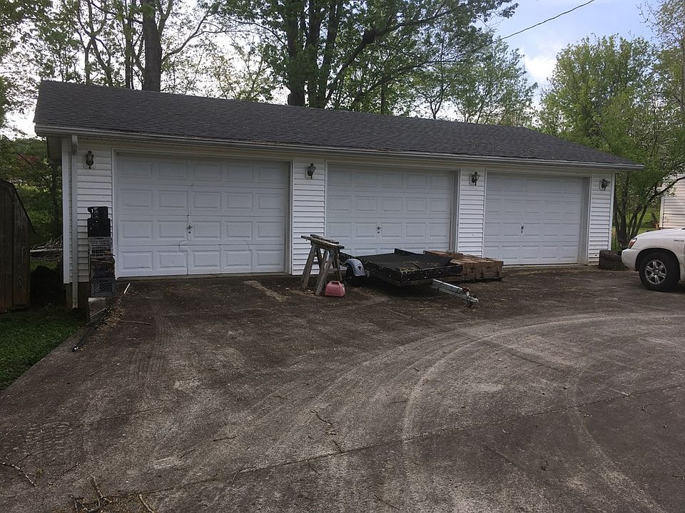2nd image of 403 Lake St