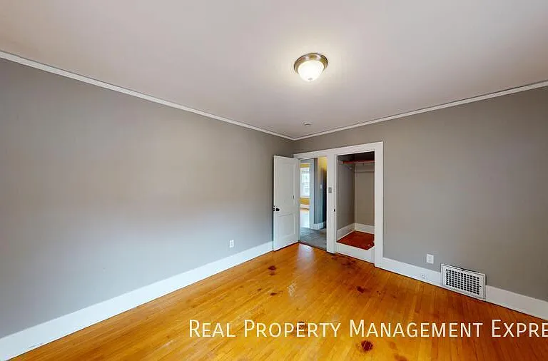 507 W 25th St — Photo 6
