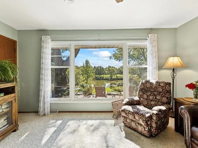 1023 Lexington Dr — Photo 11
