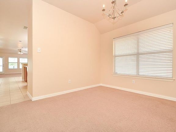 4th image of 824 Creekside Dr