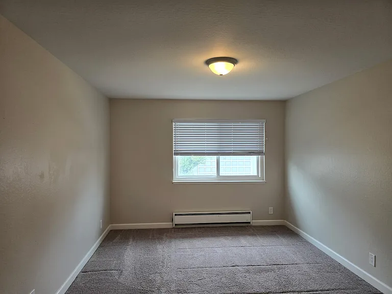 528 Grand Ave #7 — Photo 8