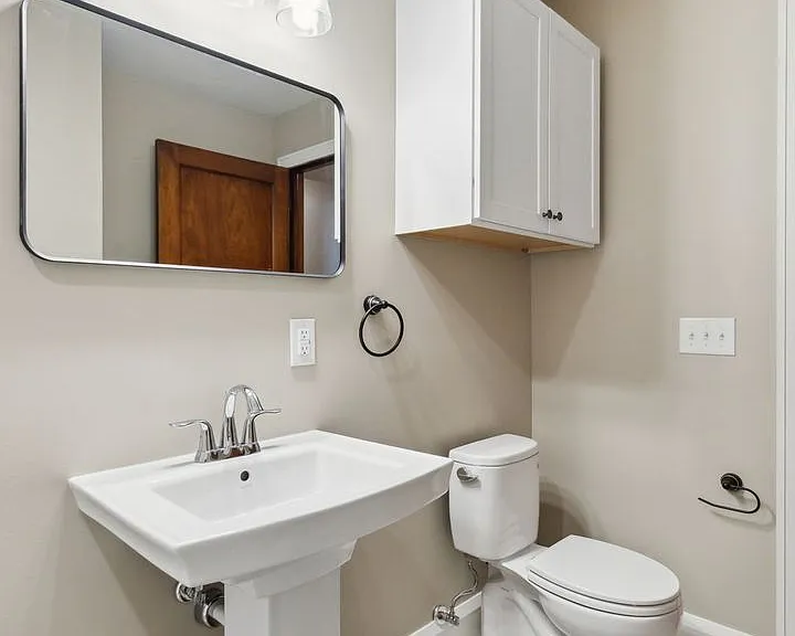 968 Goodrich — Photo 17