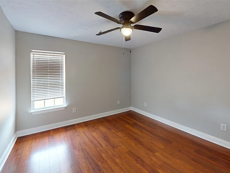 109 Sheila Blvd — Photo 20