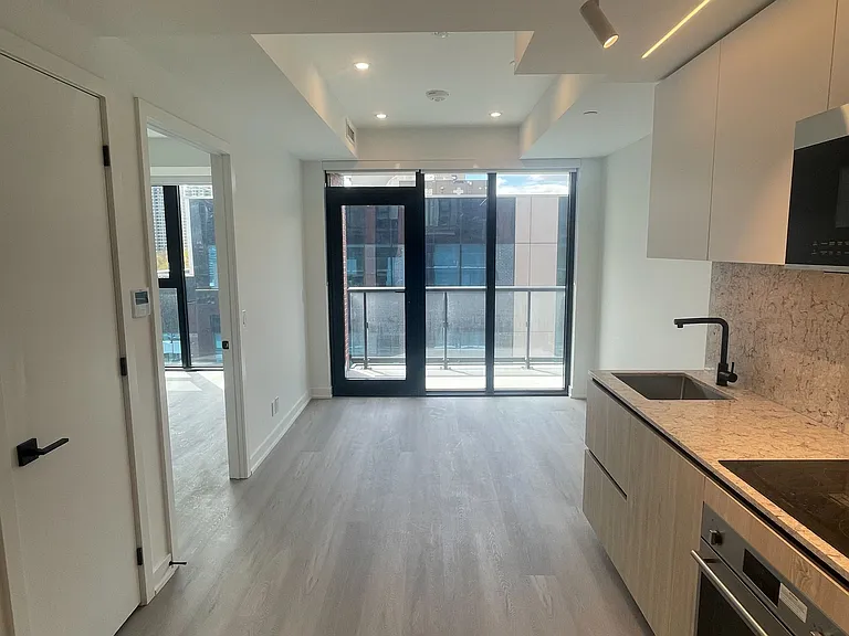 699 Sheppard Ave E #807 — Photo 2
