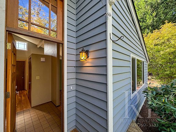 3rd image of 8401 NE Lightmoor Ct