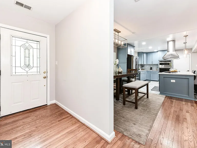 14 Oak Ln — Photo 3