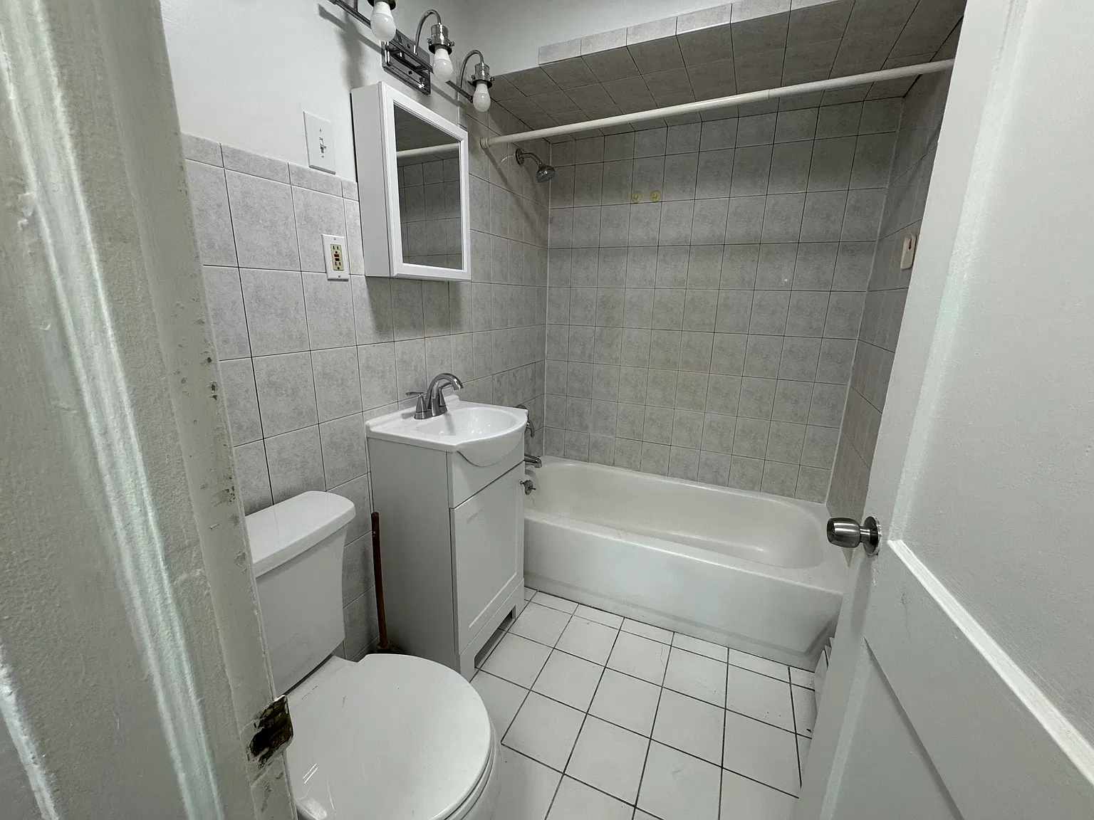 2 bed, $2,025 — Photo 2