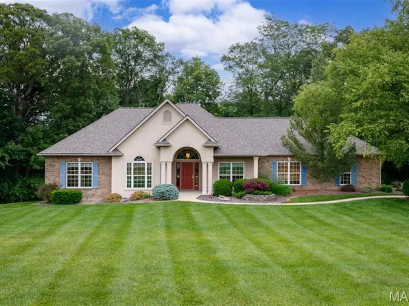 117 Autumn Oaks Ln, Highland, IL 62249