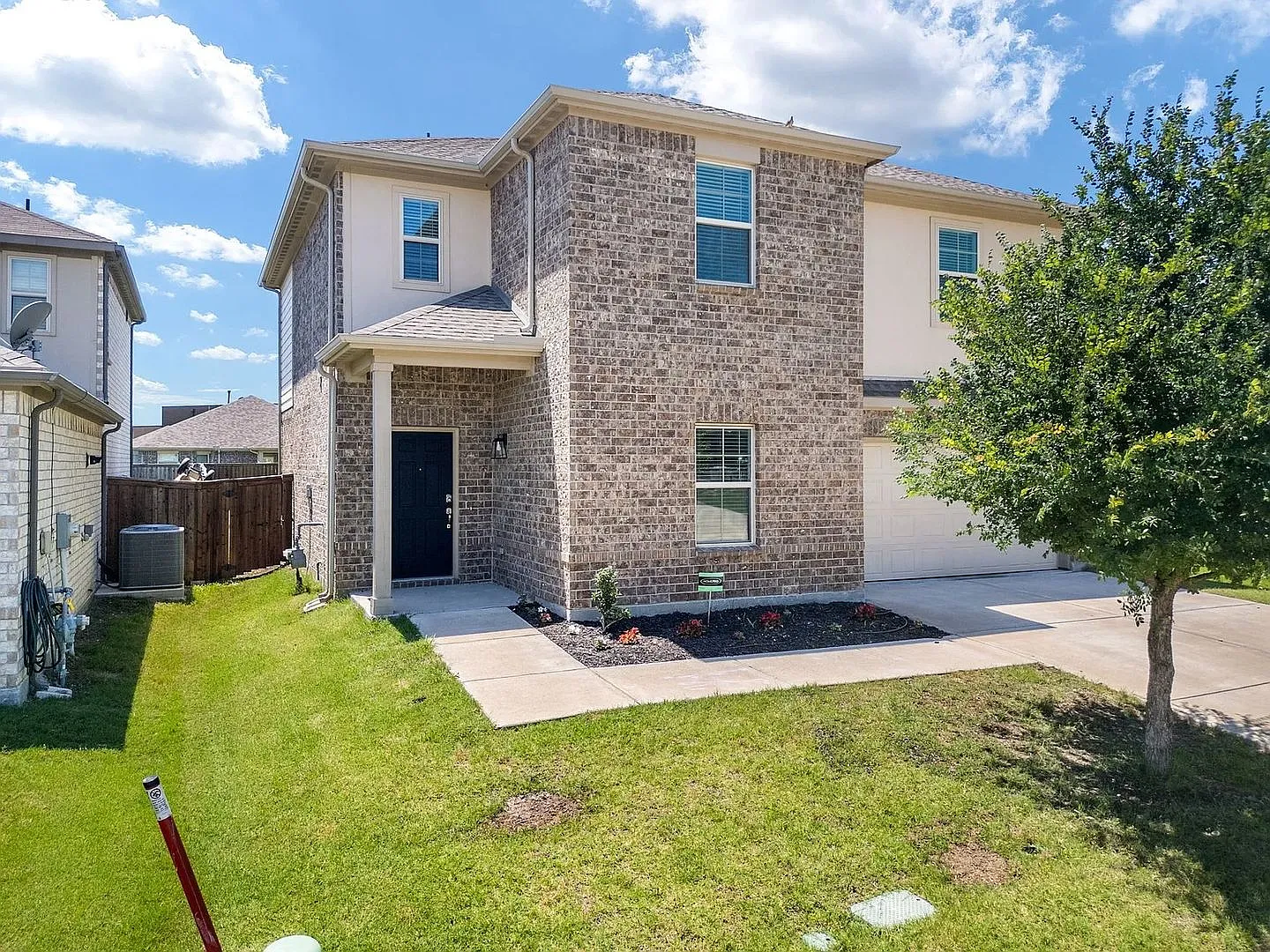 Welcome to this beautiful 4-bedroom, 3-bathroom two-story home in Fort Worth, offering comfort, s... — Photo 1
