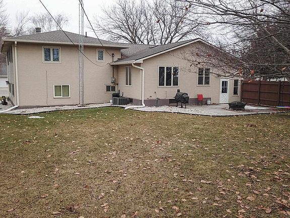 2nd image of 606 10th Ave