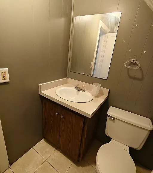 473 McEwan Ave — Photo 2