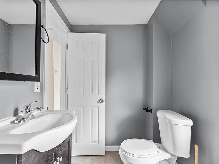 287 Crown St #2 — Photo 10