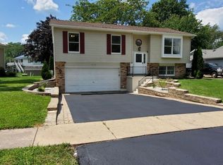 1239 Bunker St, Woodstock, IL 60098