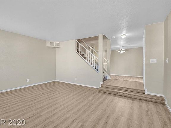 4th image of 1037 Grammy Dr