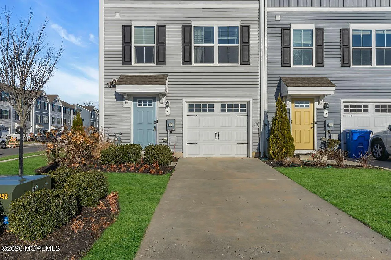 3 bed, 2.5 bath, 1620 sqft, $3,200 — Photo 2