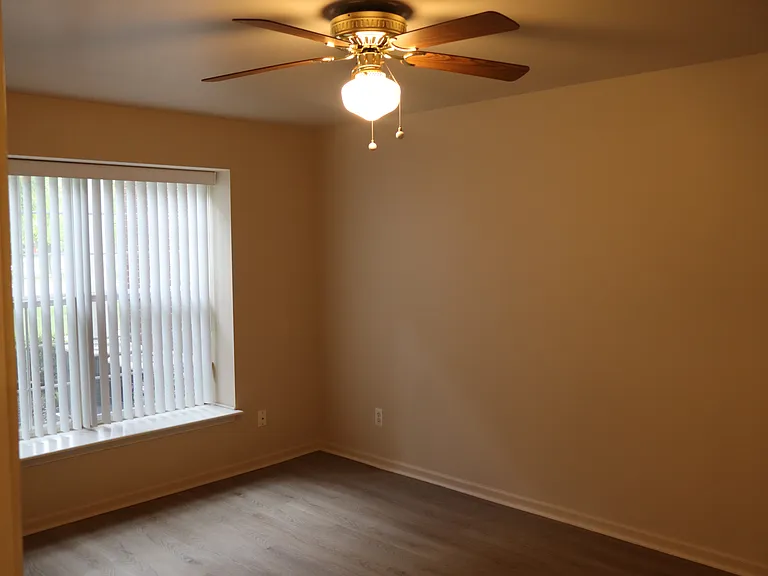 4580 Berkshire Dr — Photo 28