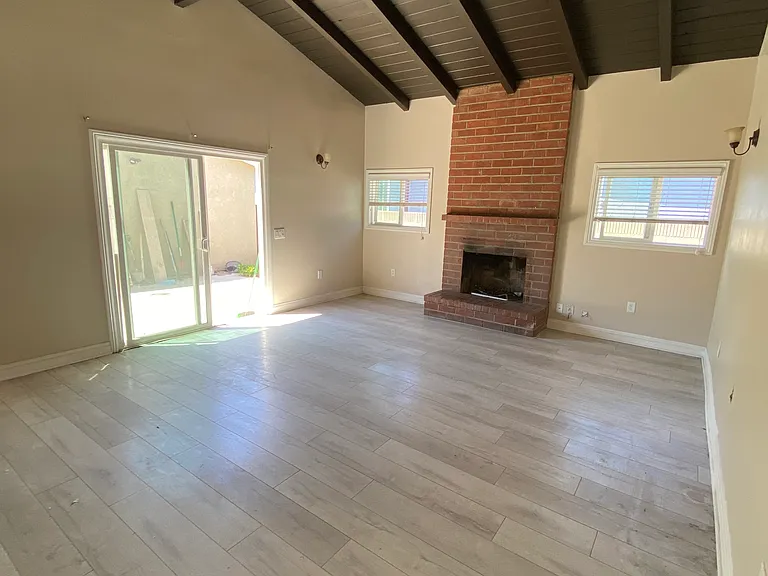 1030 E M St — Photo 28