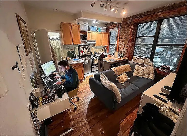 1st image of 202 E 7th St APT 1A