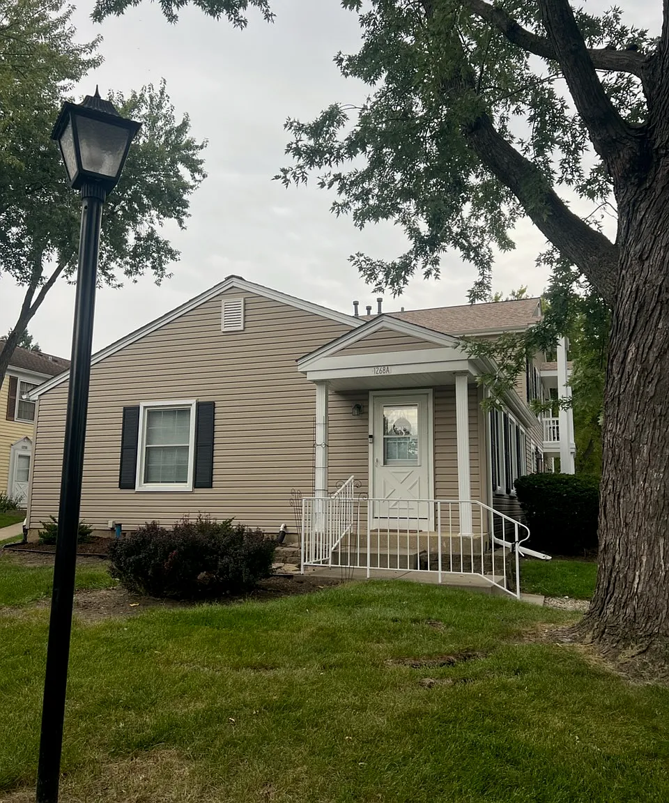 2 bed, 795 sqft, $2,000 — Photo 1