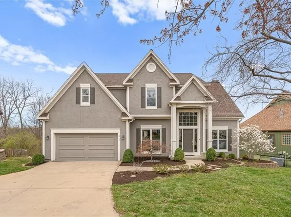 8518 Widmer Rd, Lenexa, KS 66215