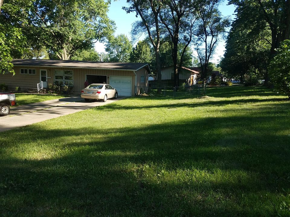 View from the right corner of a large front yardQ