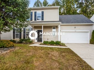 8104 Weeping Fig Ln, Charlotte, NC 28215