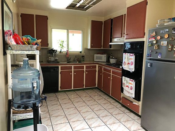 3rd image of 1634 Honeysuckle Dr