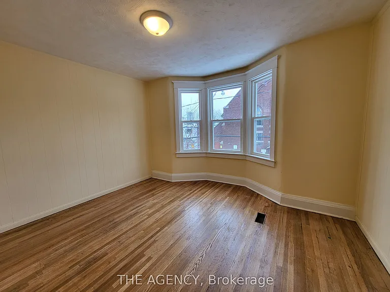 613 Delaware Ave N #UPPER — Photo 3