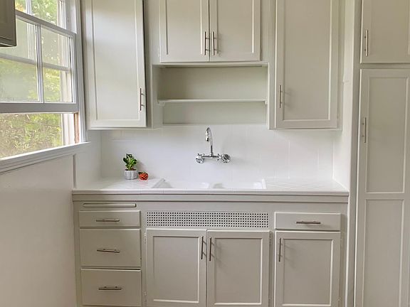 4th image of 430 E Freeland St #3