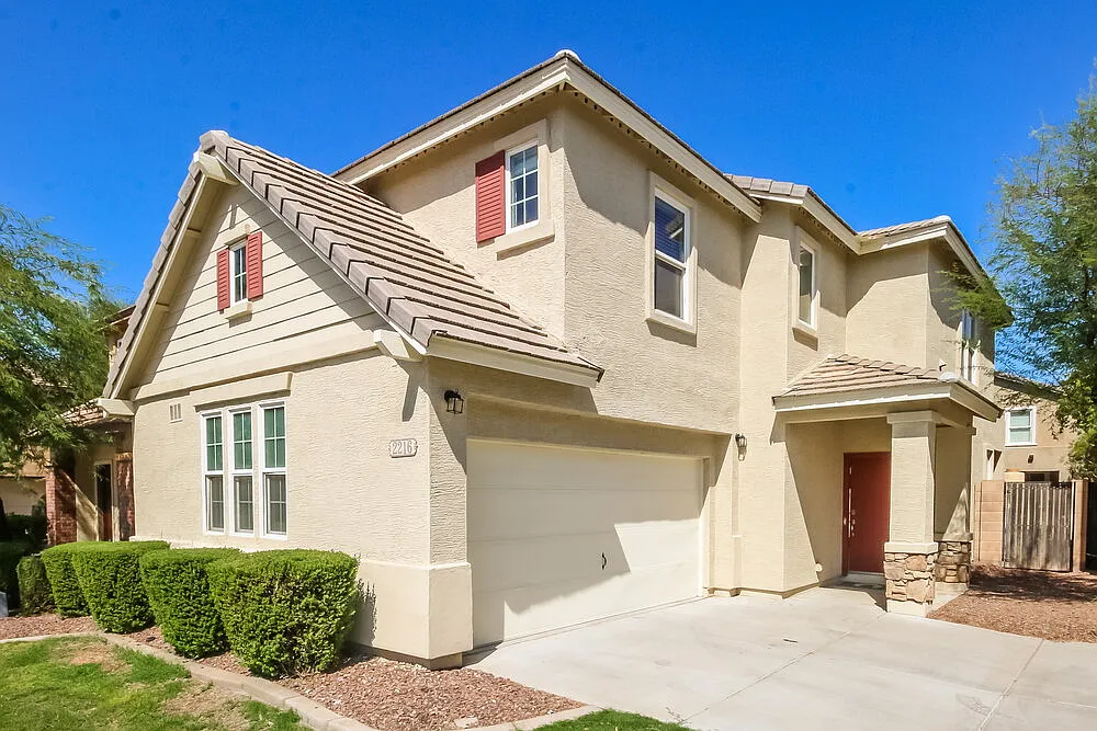 4 bed, 2.5 bath, 1932 sqft, $2,450 — Photo 1