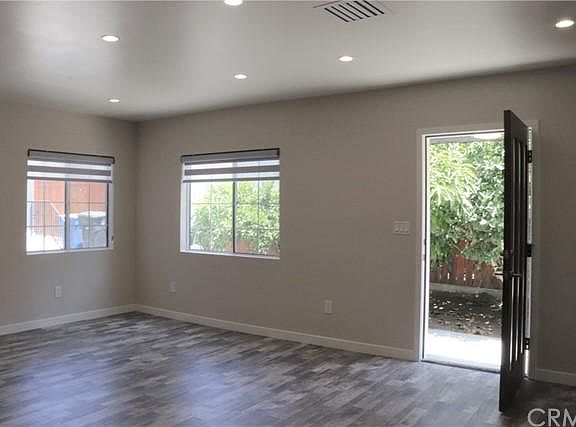4th image of 535 E Elmwood Ave