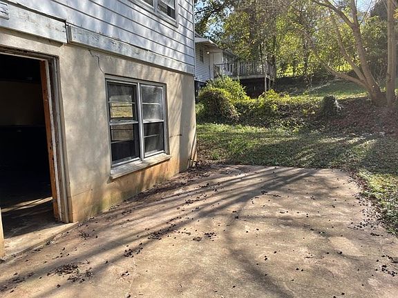 3rd image of 209 Stuart St