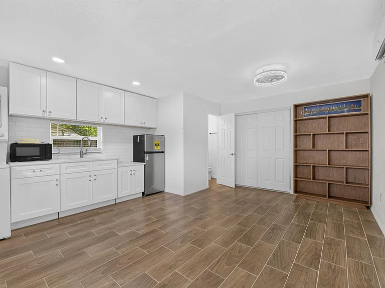 1005 E Flora St — Photo 37