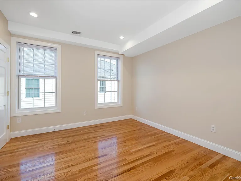 16 Grand Blvd — Photo 21
