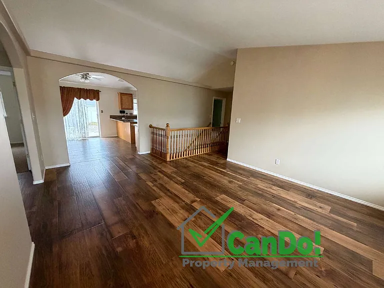 2828 Linda St — Photo 3