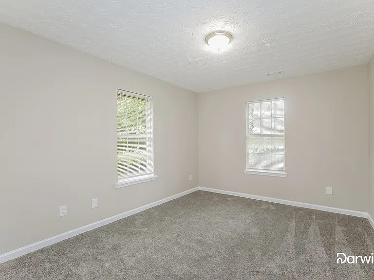 303 Laurel Ct — Photo 11