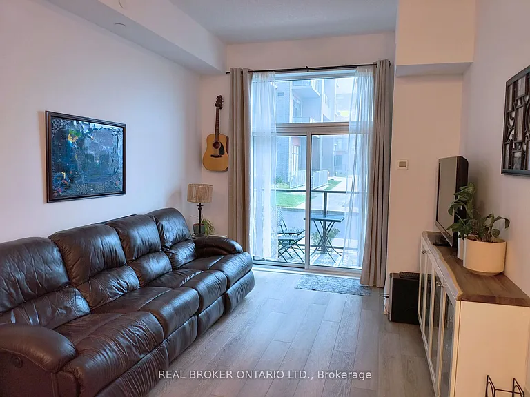 460 Dundas St E #117 — Photo 4