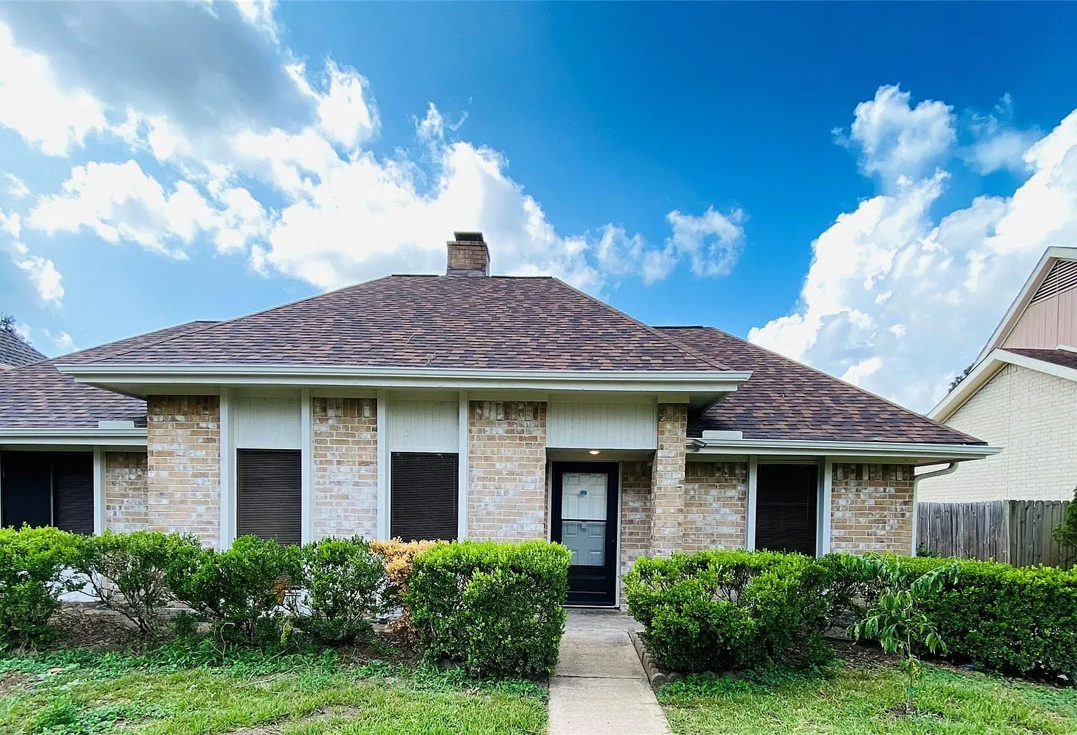 4 bed, 2.0 bath, 2307 sqft, $2,250 — Photo 1
