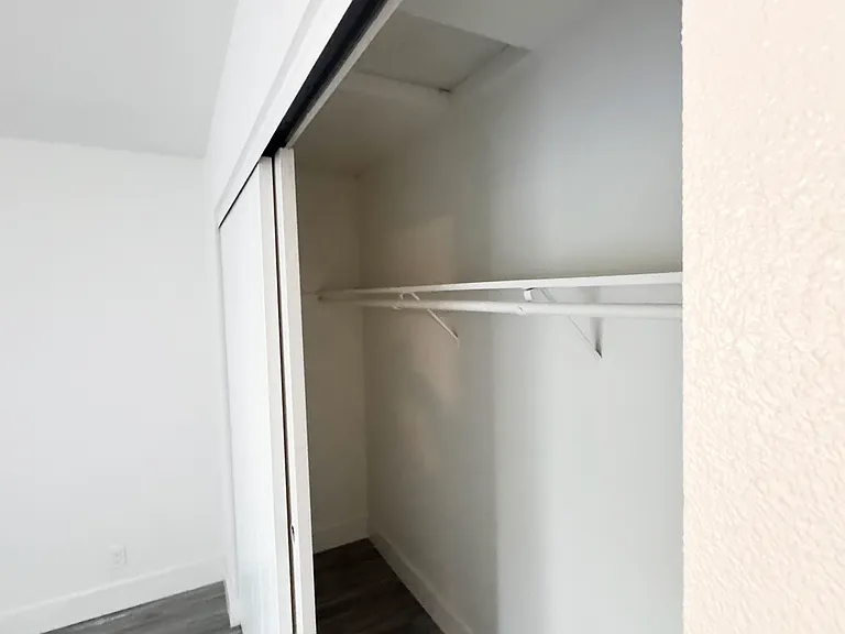 Walnutwood Apartments — Photo 28