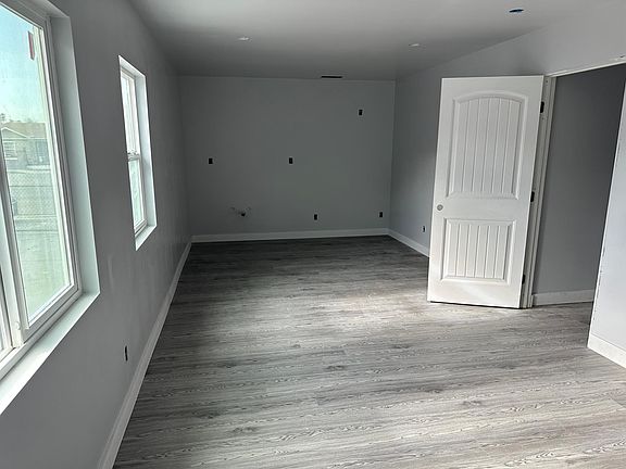 3rd image of 8898 Emerald Ave #2