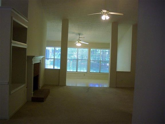 3rd image of 3550 Lochmill Dr