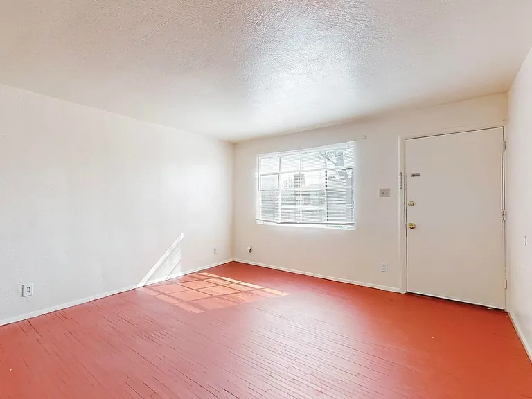 1033 Louisiana Blvd SE — Photo 12