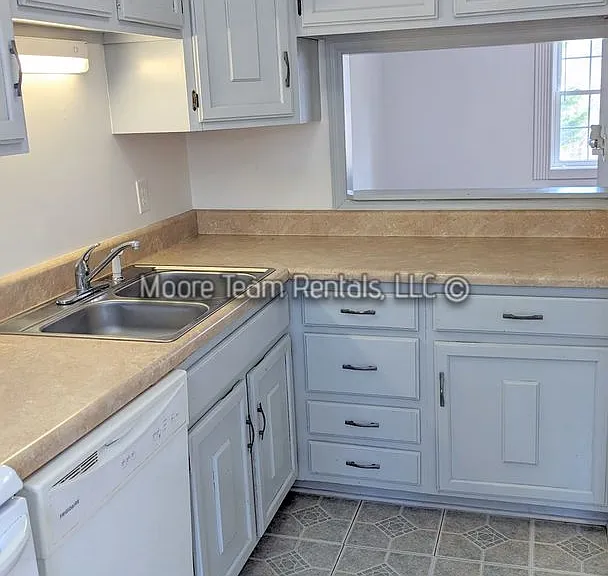 300 Morgan Rd — Photo 3