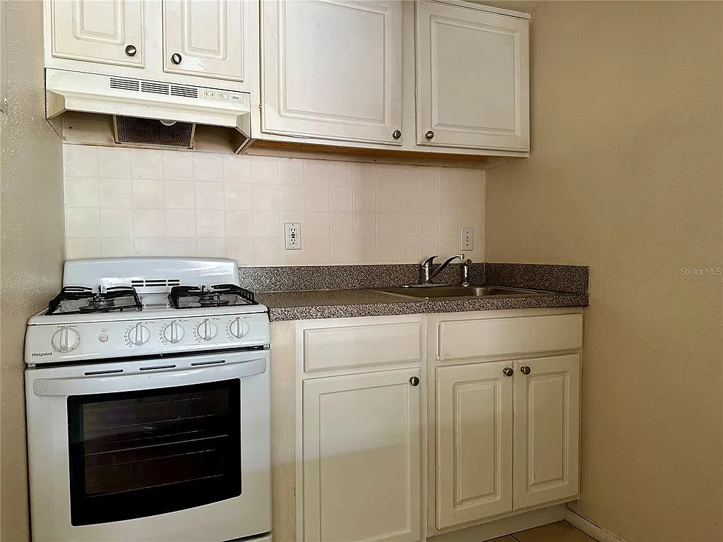 1 bed, 1.0 bath, 496 sqft, $1,200 — Photo 4