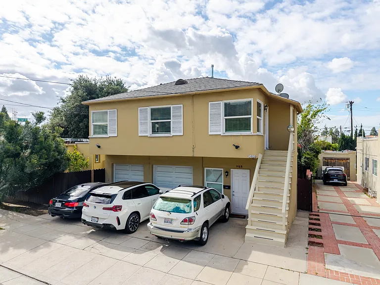 1466 Stanley Ave — Photo 14