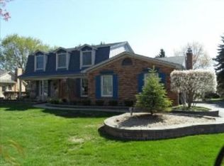 17522 Edgewood St, Livonia, MI 48152