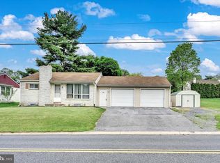 213 Akron Rd, Ephrata, PA 17522