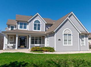 N52W17188 Hidden Ln, Menomonee Falls, WI 53051